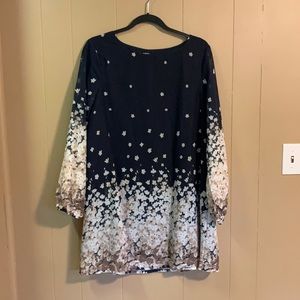 Long sleeved, blue dress with daisies